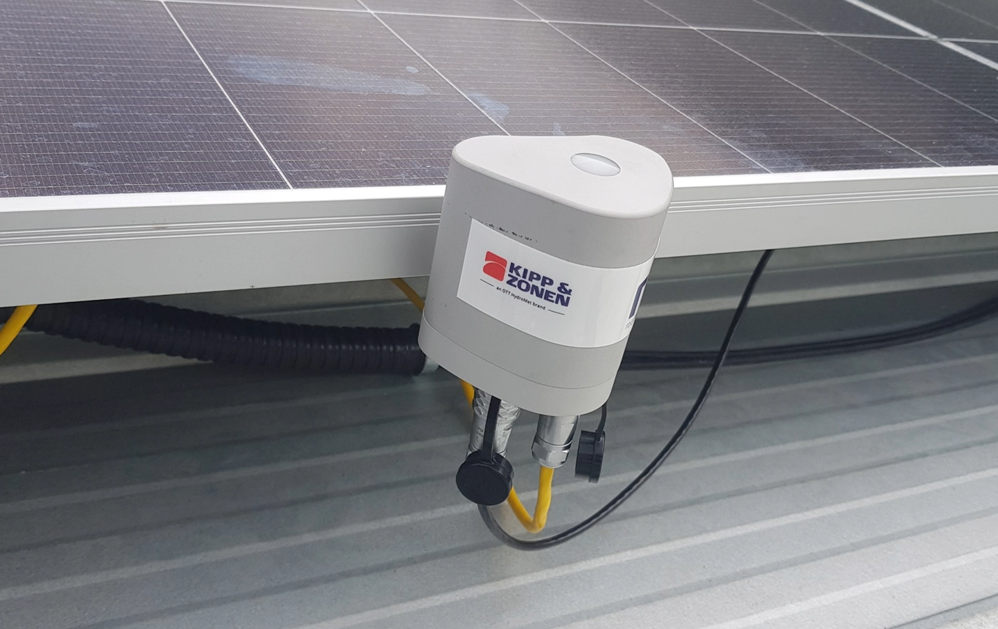 Thiết bị quan trắc bức xạ & nhiệt độ tấm pin PV Model RT1 | Smart Rooftop Monitoring System RT1 1 Thiết bị quan trắc bức xạ & nhiệt độ tấm pin PV Model RT1 | Smart Rooftop Monitoring System RT1